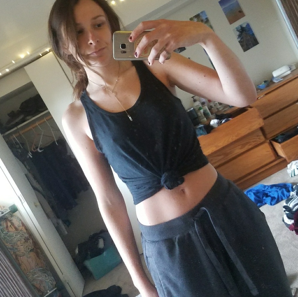 BLACK YOGA TANK